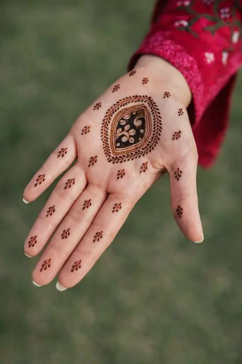 minimal simple circle finger mehndi design