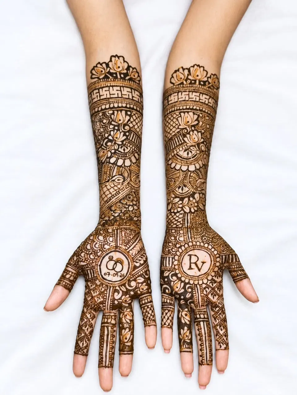 Full Hand Mehndi Design with Figures (2)