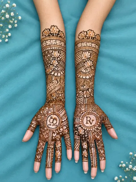 figure front hand mehndi design
