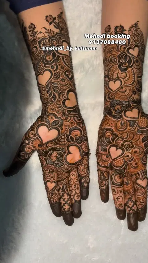 aesthetic heart mehndi design