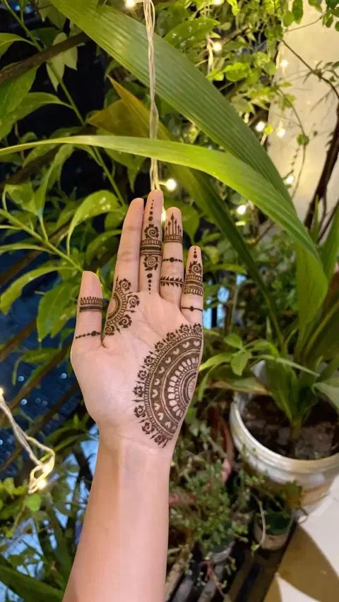 aesthetic simple jaal front hand mehndi design