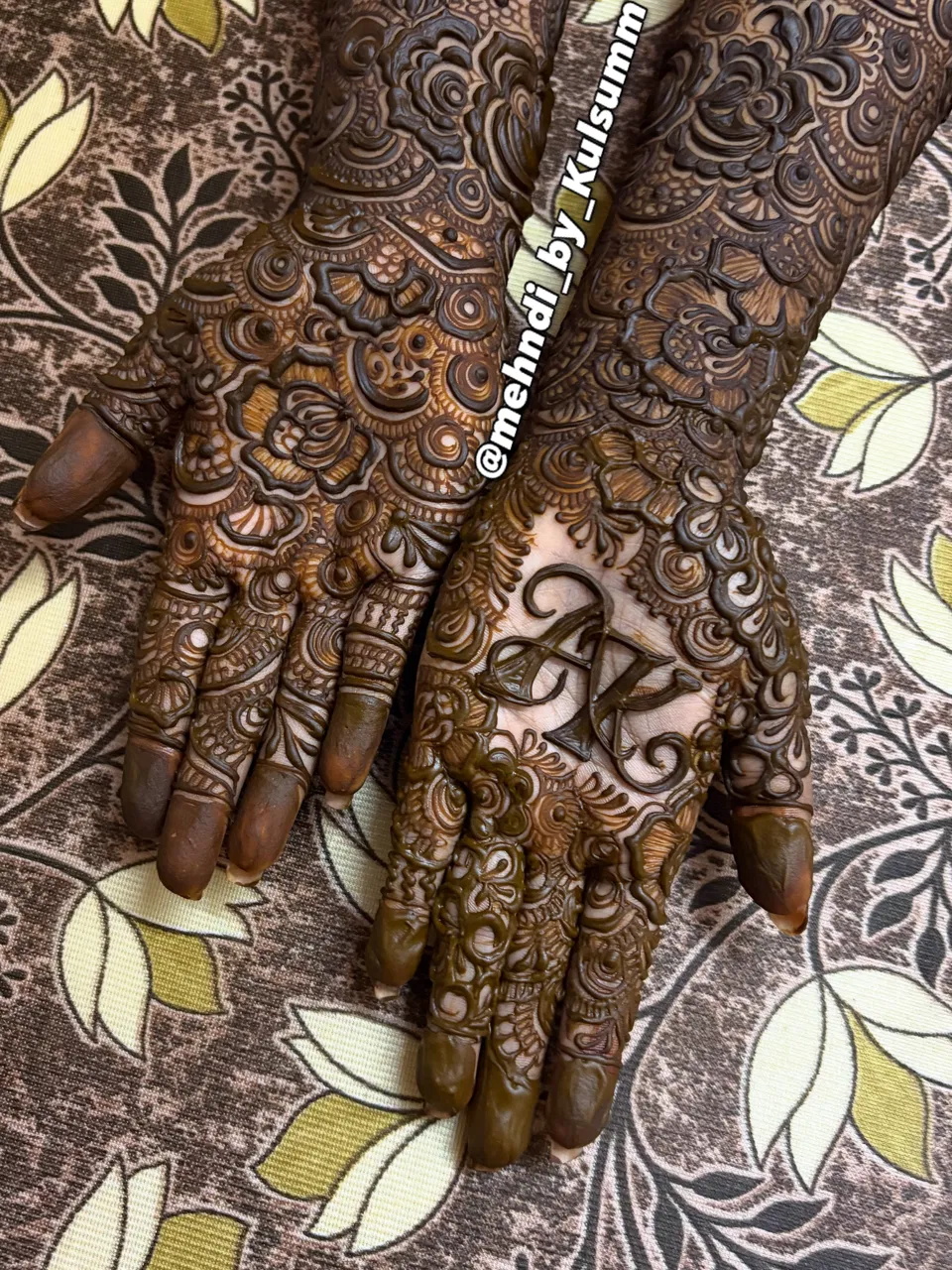 Mehndi Design with Figures (2)