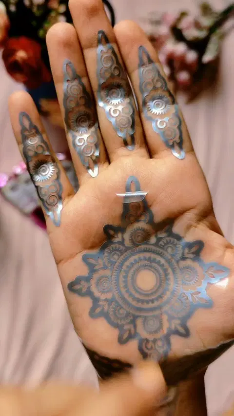 simple front hand mehndi design