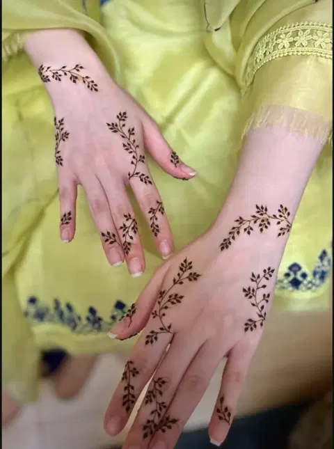 aesthetic arabic jaal back hand mehndi design