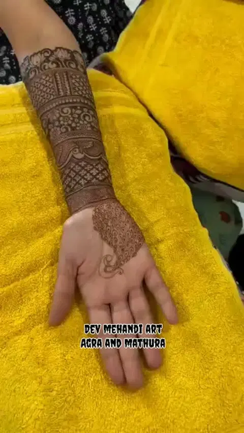 front hand mehndi design