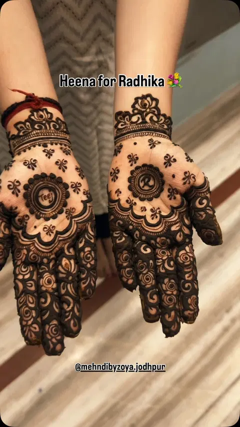 front hand mehndi design