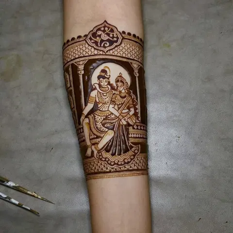 figure front hand mehndi design