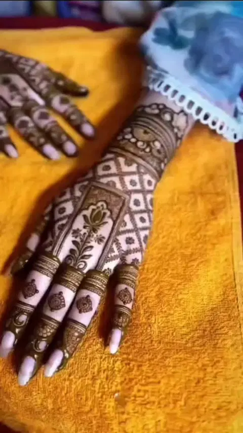 back hand mehndi design