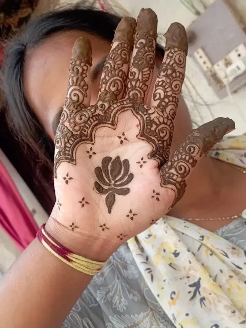 simple lotus mehndi design