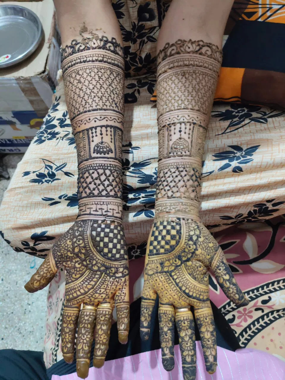 Bridal Front Hand Mehndi Design with Figures