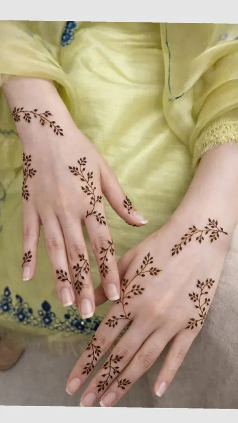 aesthetic arabic circle back hand mehndi design