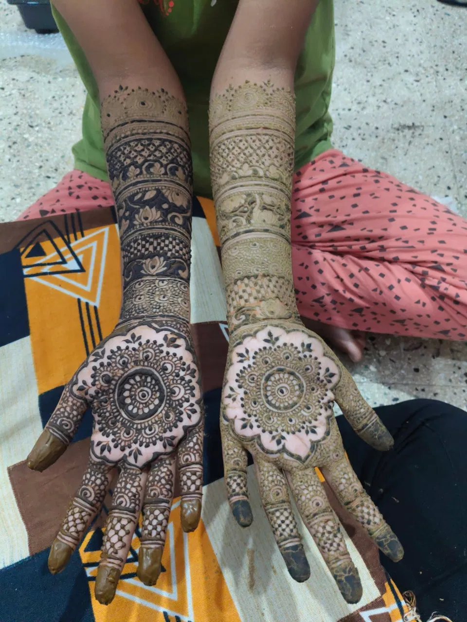 Bridal Mehndi Design with Gol Tikki
