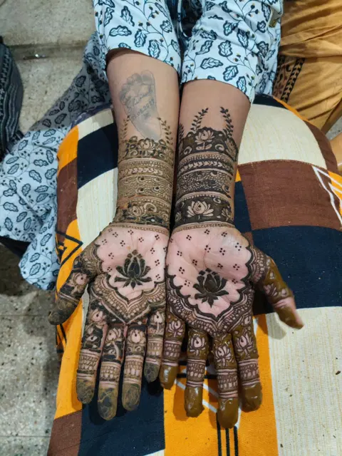 bridal figure full hand mehndi design