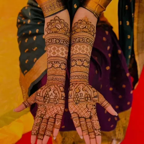 figure front hand mehndi design
