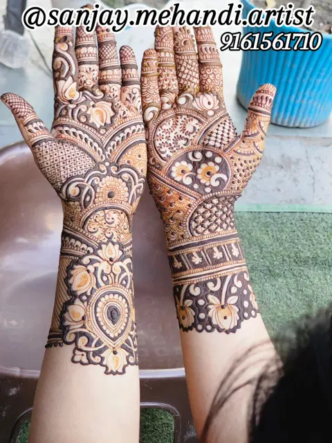 aesthetic mehndi design