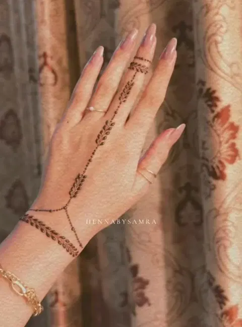 minimal simple jaal back hand mehndi design