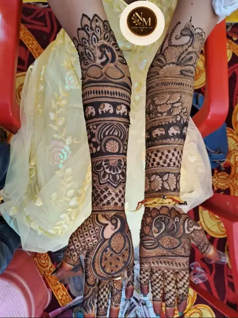 figure front hand mehndi design