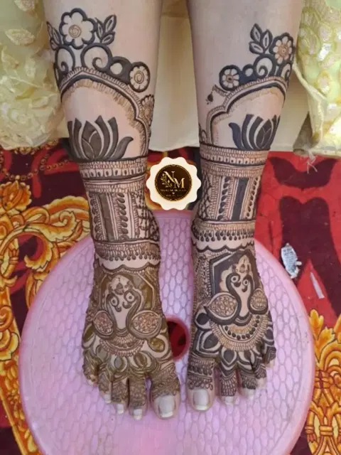 circle foot mehndi design