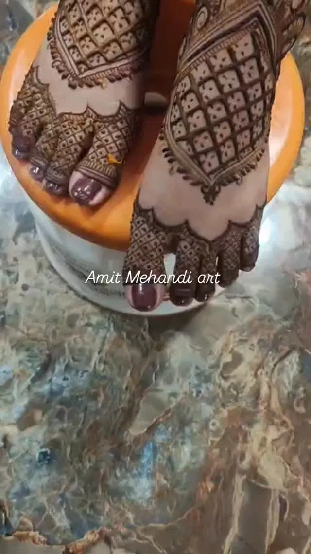 Bridal Foot Mehndi Design with Figures and Hearts (3)