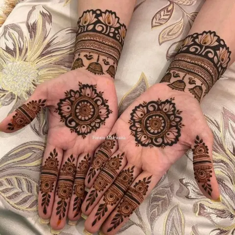 circle mehndi design