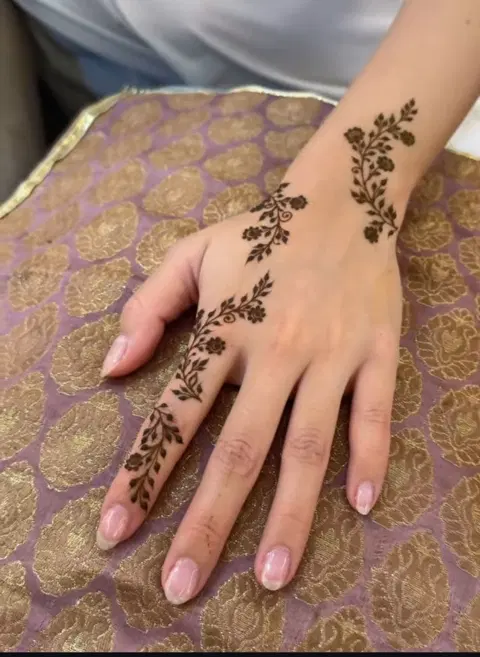 aesthetic arabic jaal back hand mehndi design