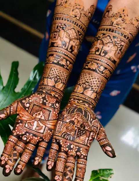 figure back hand mehndi design