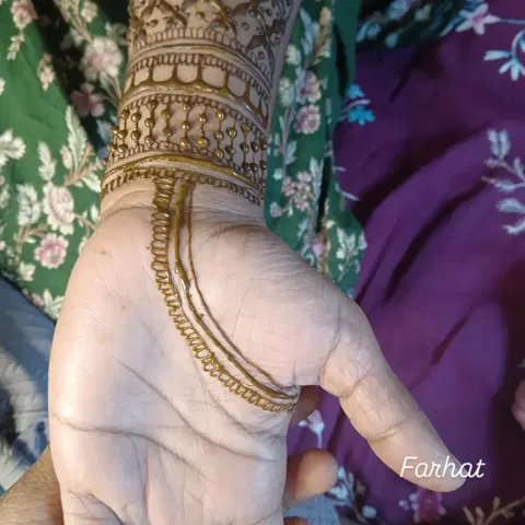 front hand mehndi design