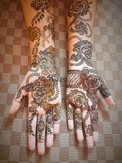 back hand mehndi design