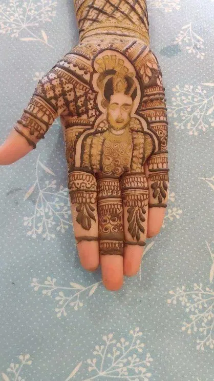 Mehndi Design with Figures