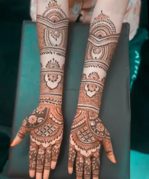 figure full hand mehndi design