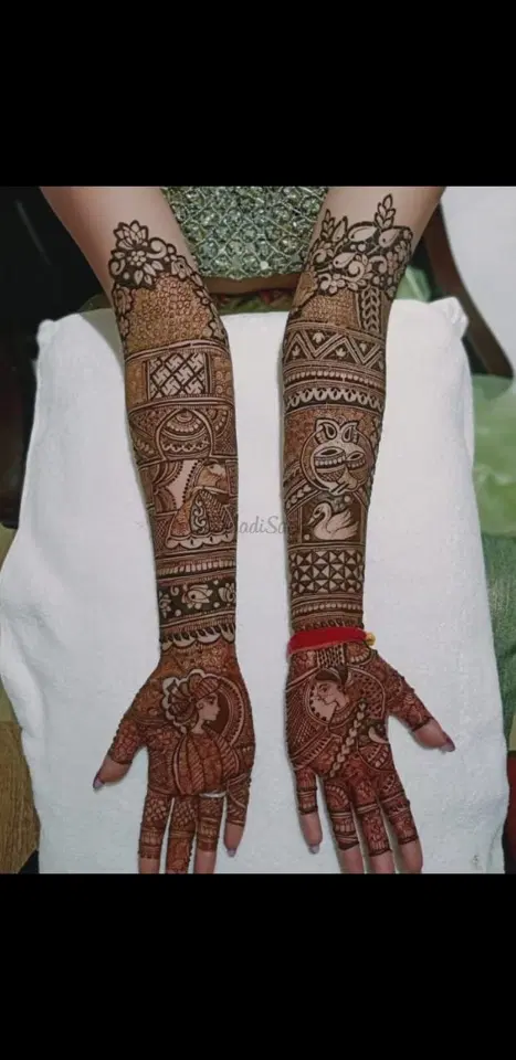 figure front hand mehndi design