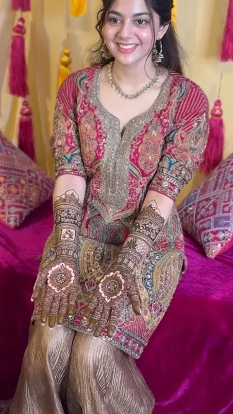 bridal circle front hand mehndi design