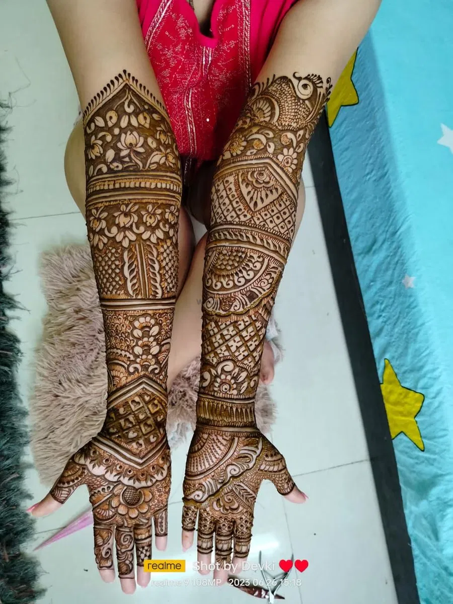 Heavy Front Hand Mehndi Design with Figures