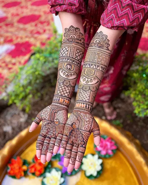 front hand mehndi design