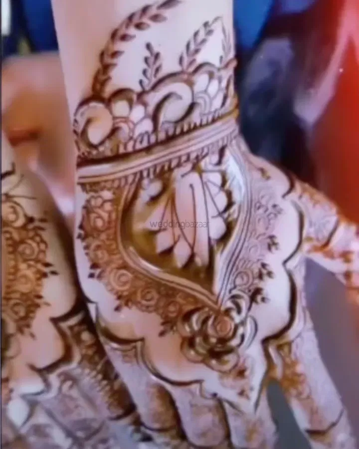 Front Hand Mehndi Design with Figures (7)