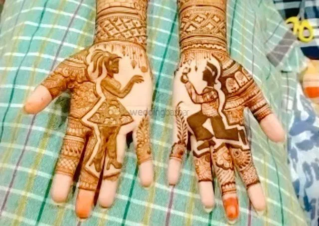 Front Hand Mehndi Design with Figures (8)