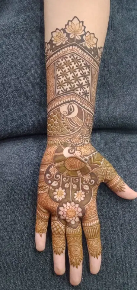 back hand mehndi design