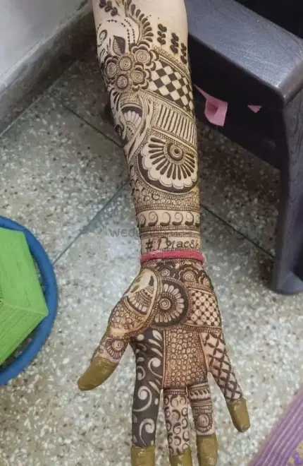 full hand mehndi design