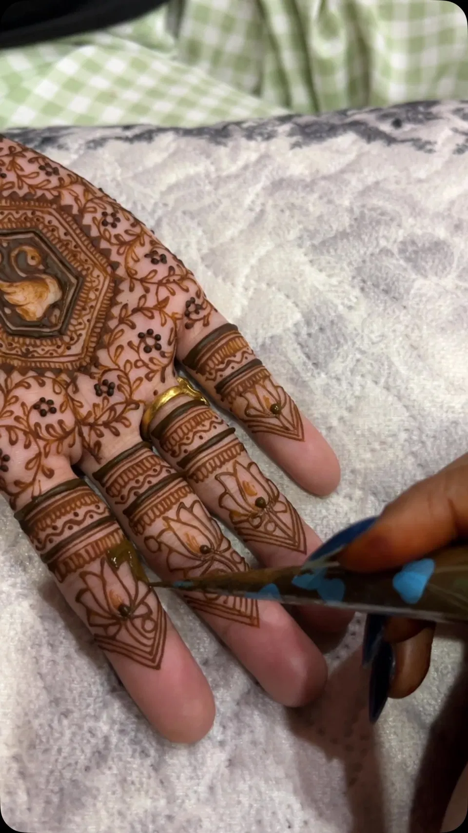 Back Hand Mehndi Design