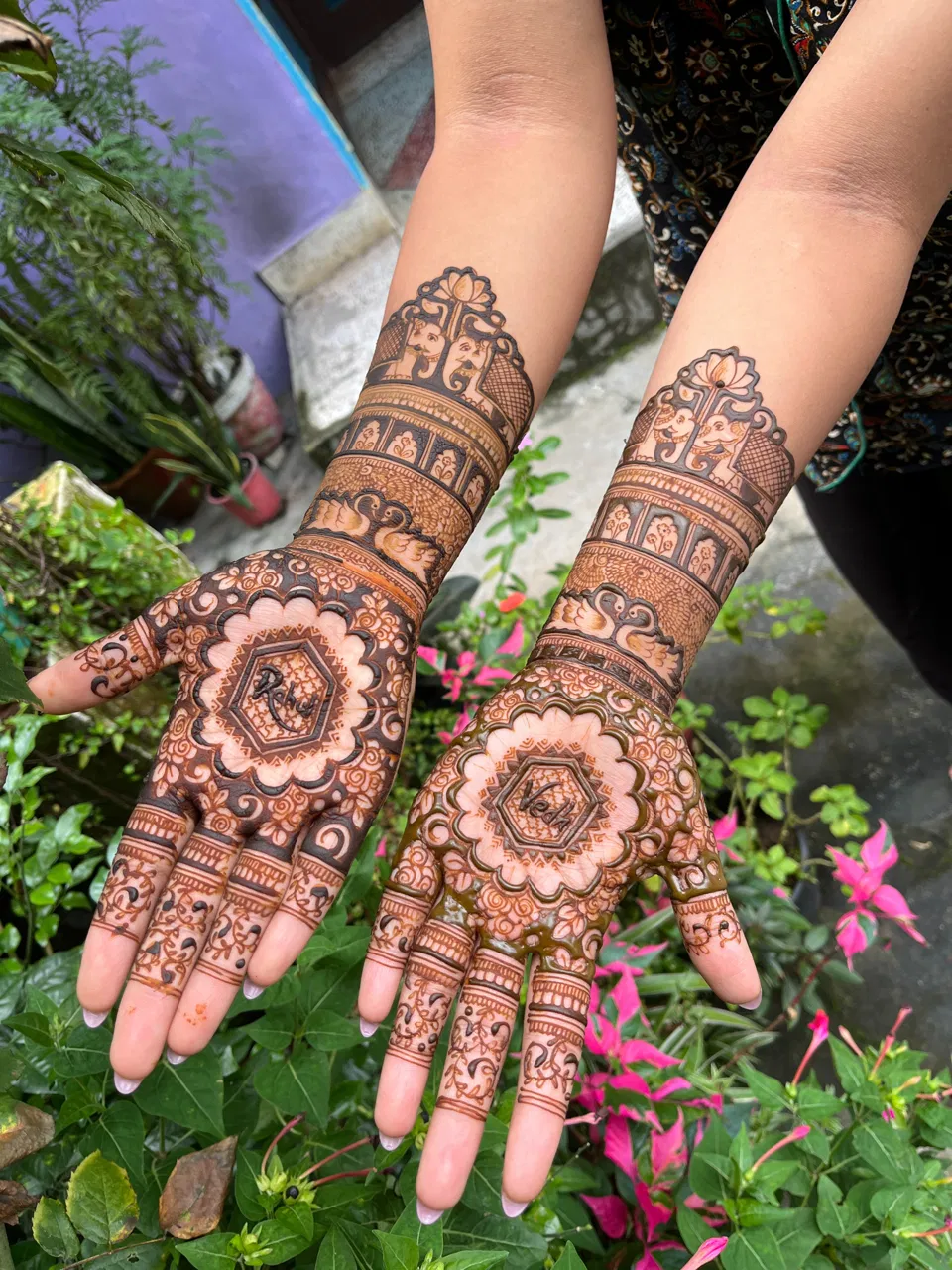 Mehndi Design with Gol Tikki