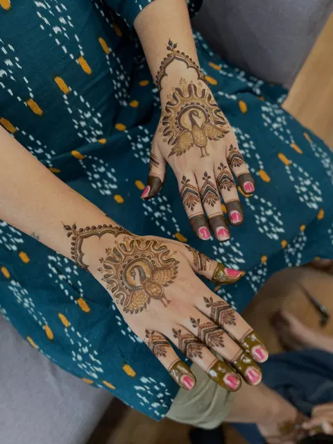 moon back hand mehndi design