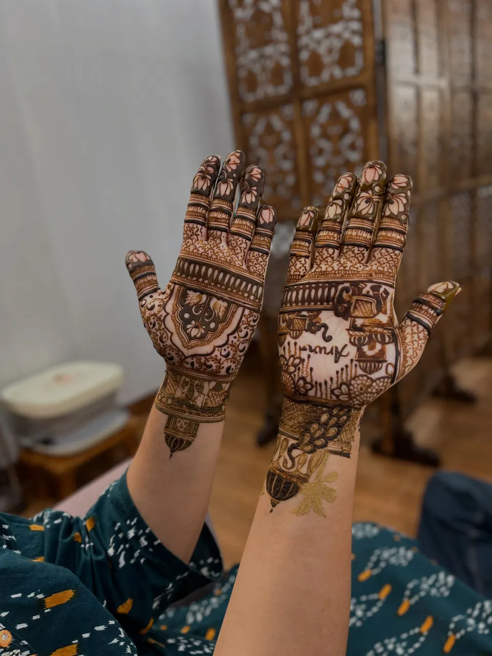 Front Hand Mehndi Design with Figures