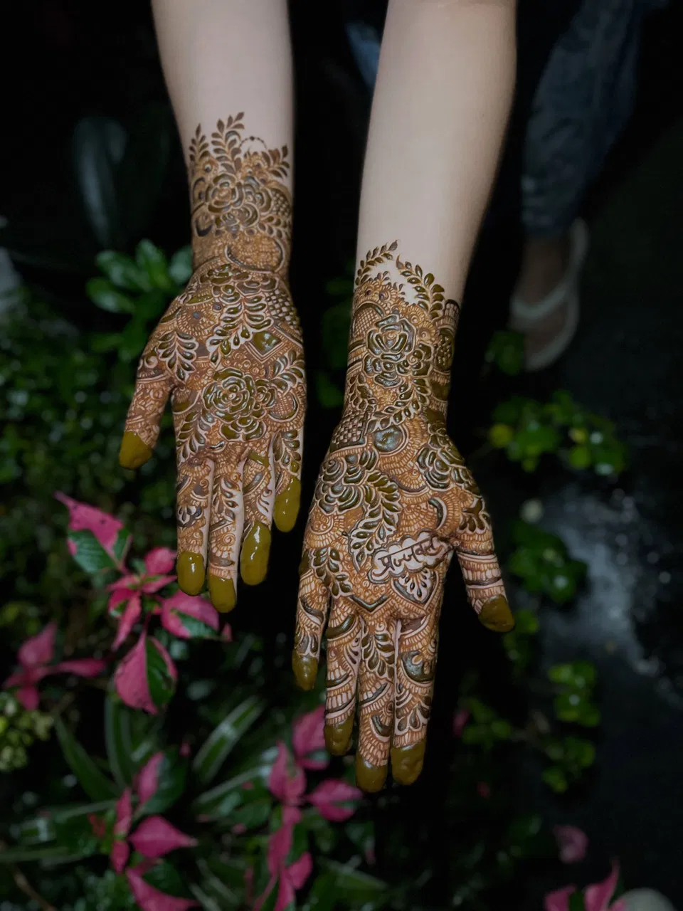 Front Hand Mehndi Design