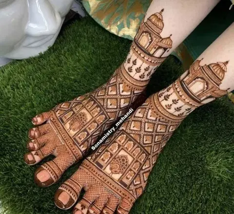 figure foot mehndi design