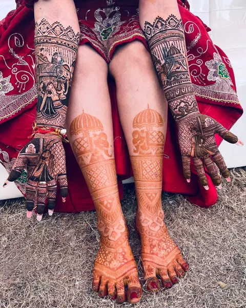 figure back hand mehndi design