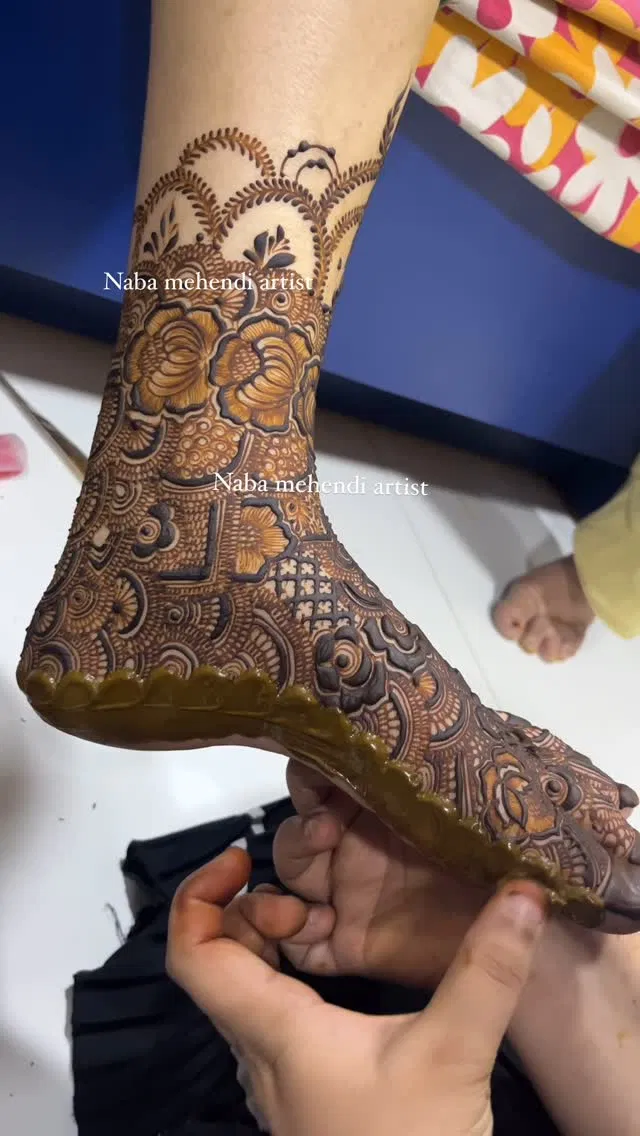 Aesthetic Foot Mehndi Design with Figures