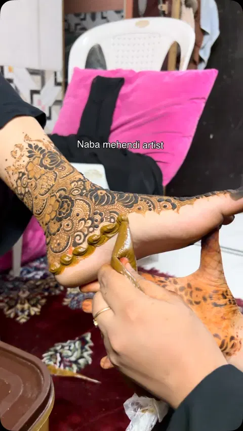 back hand mehndi design