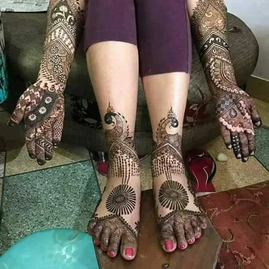 Foot Mehndi Design with Figures