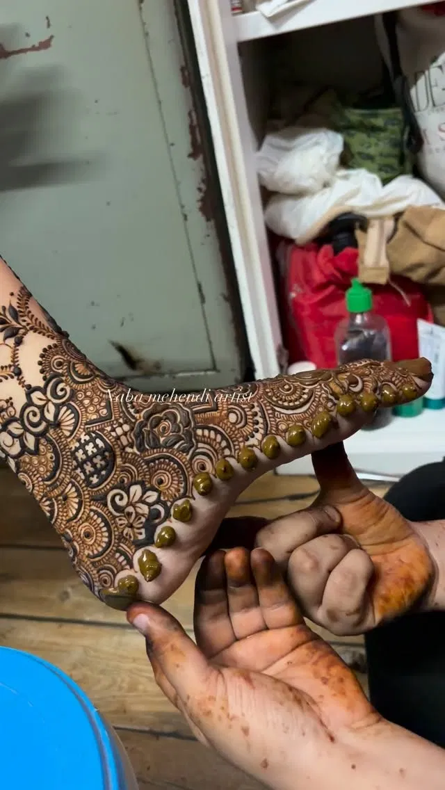 Front Hand Mehndi Design