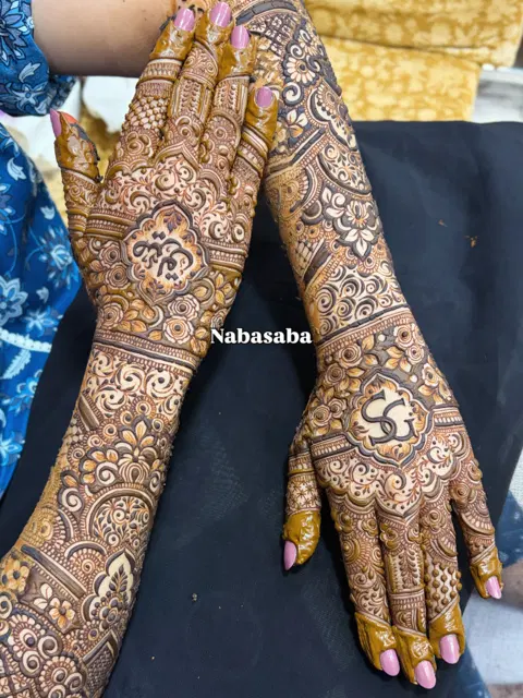 aesthetic figure back hand mehndi design